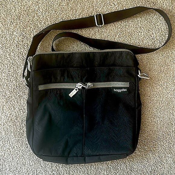 Baggallini Travel Crossbody! - Picture 1 of 6